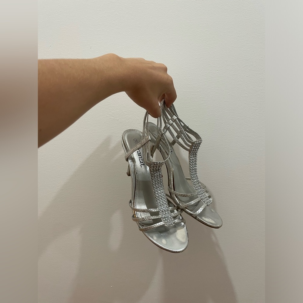 Heels - Picture 4 of 6